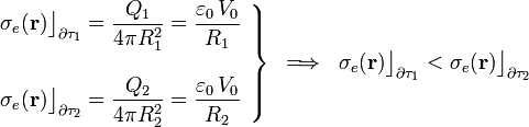 \left.\begin{array}{l}\displaystyle \sigma_e(\mathbf{r})\big\rfloor_{\partial\tau_1}=\frac{Q_1}{4\pi R_1^2}=\frac{\varepsilon_0\!\ V_0}{R_1}\\ \\
\displaystyle \sigma_e(\mathbf{r})\big\rfloor_{\partial\tau_2}=\frac{Q_2}{4\pi R_2^2}=\frac{\varepsilon_0\!\ V_0}{R_2}\end{array}\right\}\;\,\Longrightarrow\;\;\sigma_e(\mathbf{r})\big\rfloor_{\partial\tau_1}<\sigma_e(\mathbf{r})\big\rfloor_{\partial\tau_2}
