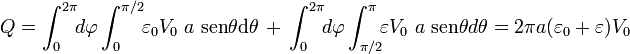 Q= \int_0^{2\pi}\!\!d\varphi\int_0^{\pi/2}\!\!\varepsilon_0 V_0 \ a\ \mathrm{sen}\theta \mathrm{d}\theta\, + \, \int_0^{2\pi}\!\!d\varphi\int_{\pi/2}^\pi\!\!\varepsilon V_0 \ a\ \mathrm{sen}\theta d\theta=2\pi a (\varepsilon_0+\varepsilon)V_0