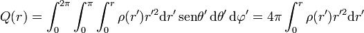 Q(r) = \int_0^{2\pi}\int_0^\pi \int_0^r  \rho(r')r'^2\mathrm{d}r'\,\mathrm{sen}\theta'\,\mathrm{d}\theta'\,\mathrm{d}\varphi' = 4\pi \int_0^r\rho(r')r'^2\mathrm{d}r'